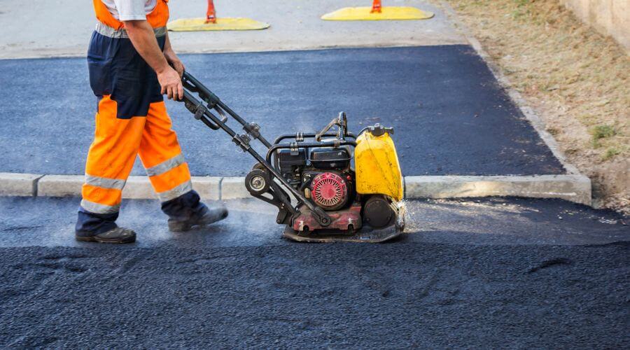 Professional gutter cleaning in Flowood, MS